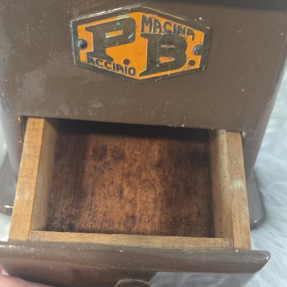 Vintage PB Manual Coffee‎ Grinder - Picture 6 of 8